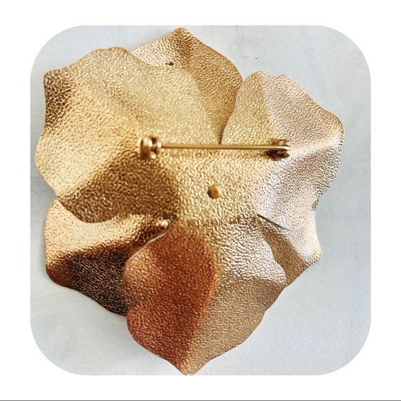 Vintage SARAH COVENTRY "Camellia" White Enamel Flower Brooch & Earring Set 1962 - Picture 5 of 5